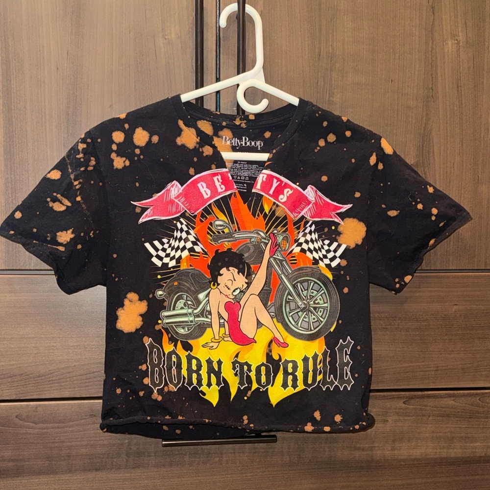 Betty Boop Cropped Graphic  T-Shirt - Picture 6 of 6